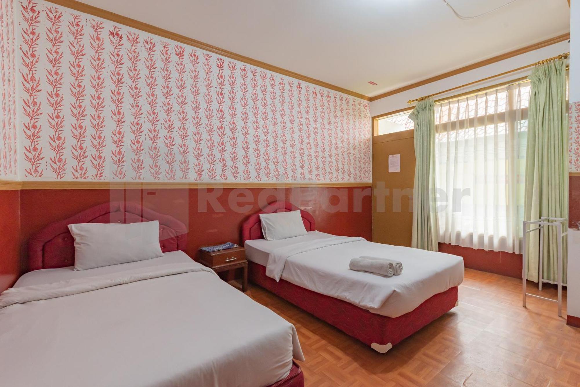 Seruni Guest House Near Alun Alun Lembang Mitra Reddoorz Exterior photo