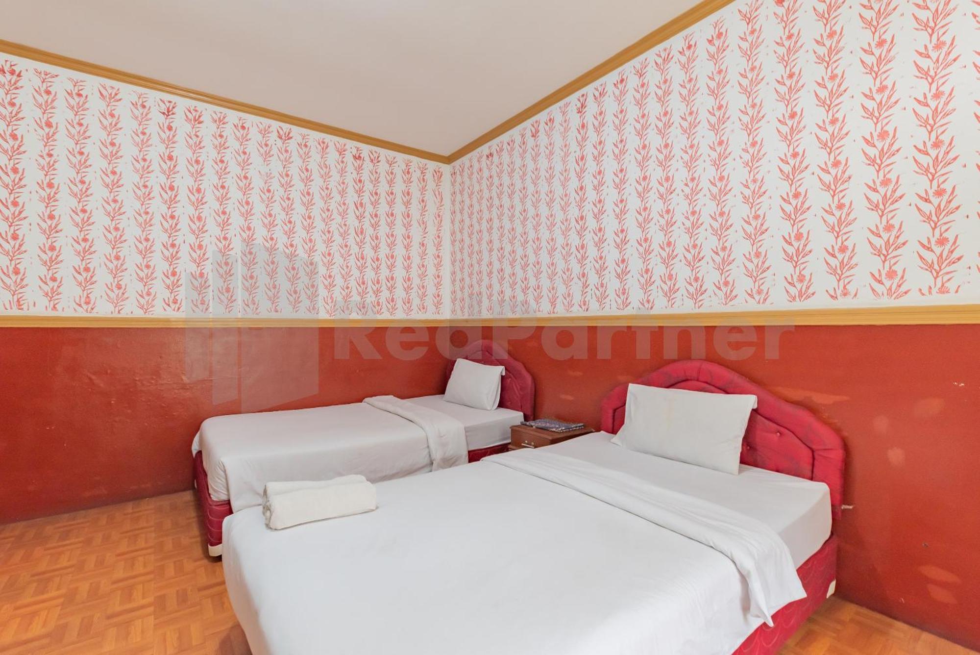 Seruni Guest House Near Alun Alun Lembang Mitra Reddoorz Exterior photo